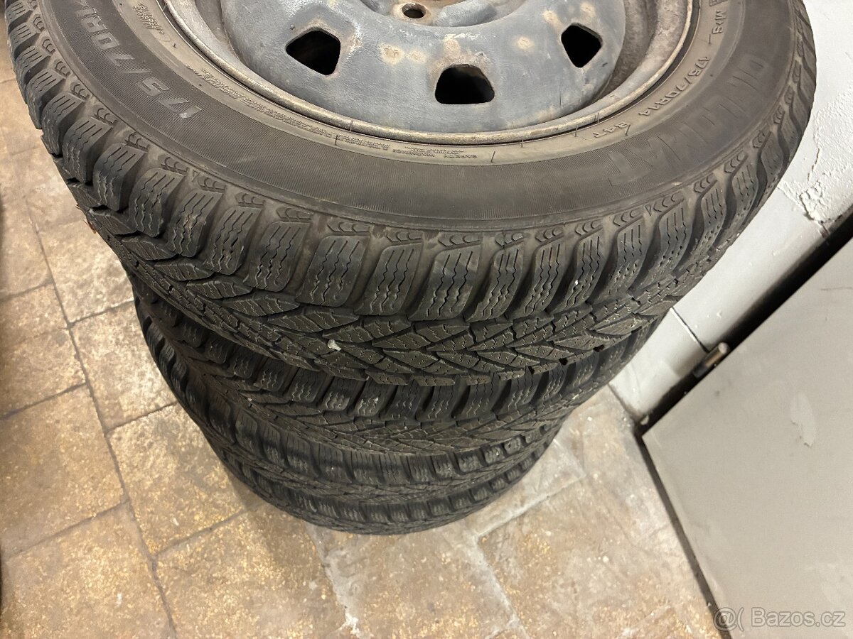 Zimní pneu Hyundai i20 + plechový disk, cena za 1 ks - 2