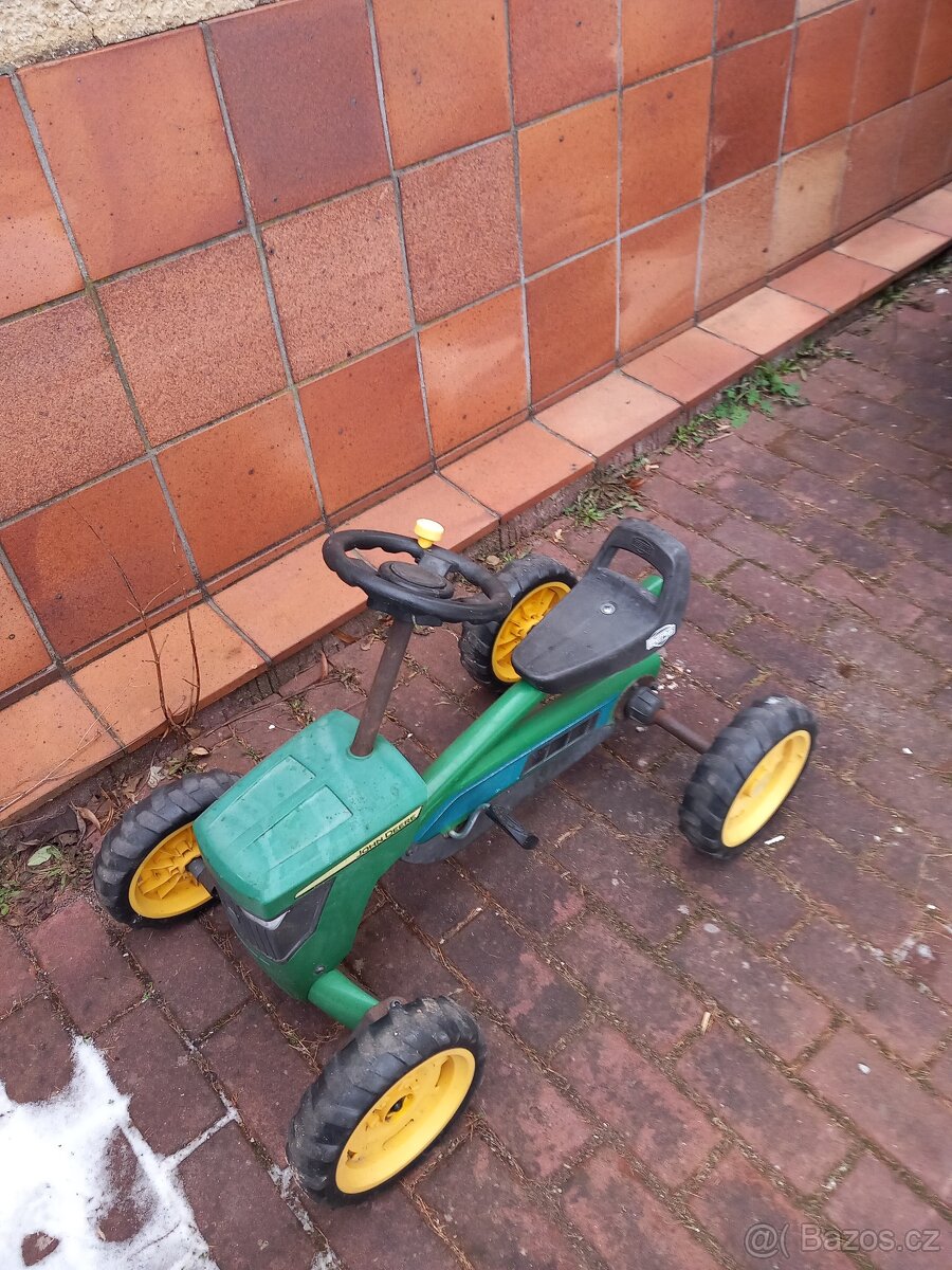 Traktor dětský šlapací - 2