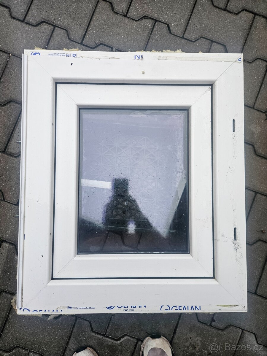 Okno plastové 57x49 cm - 2
