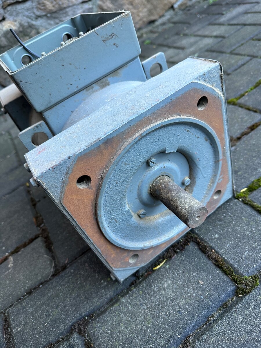 Tachodynamo s elektromotorem - 2