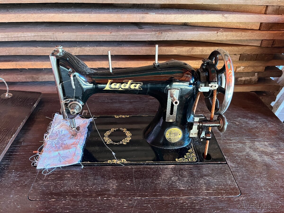 Šicí stroj Lada - 2