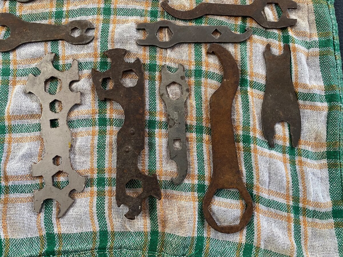 Retro klice na kolo a veci - 2