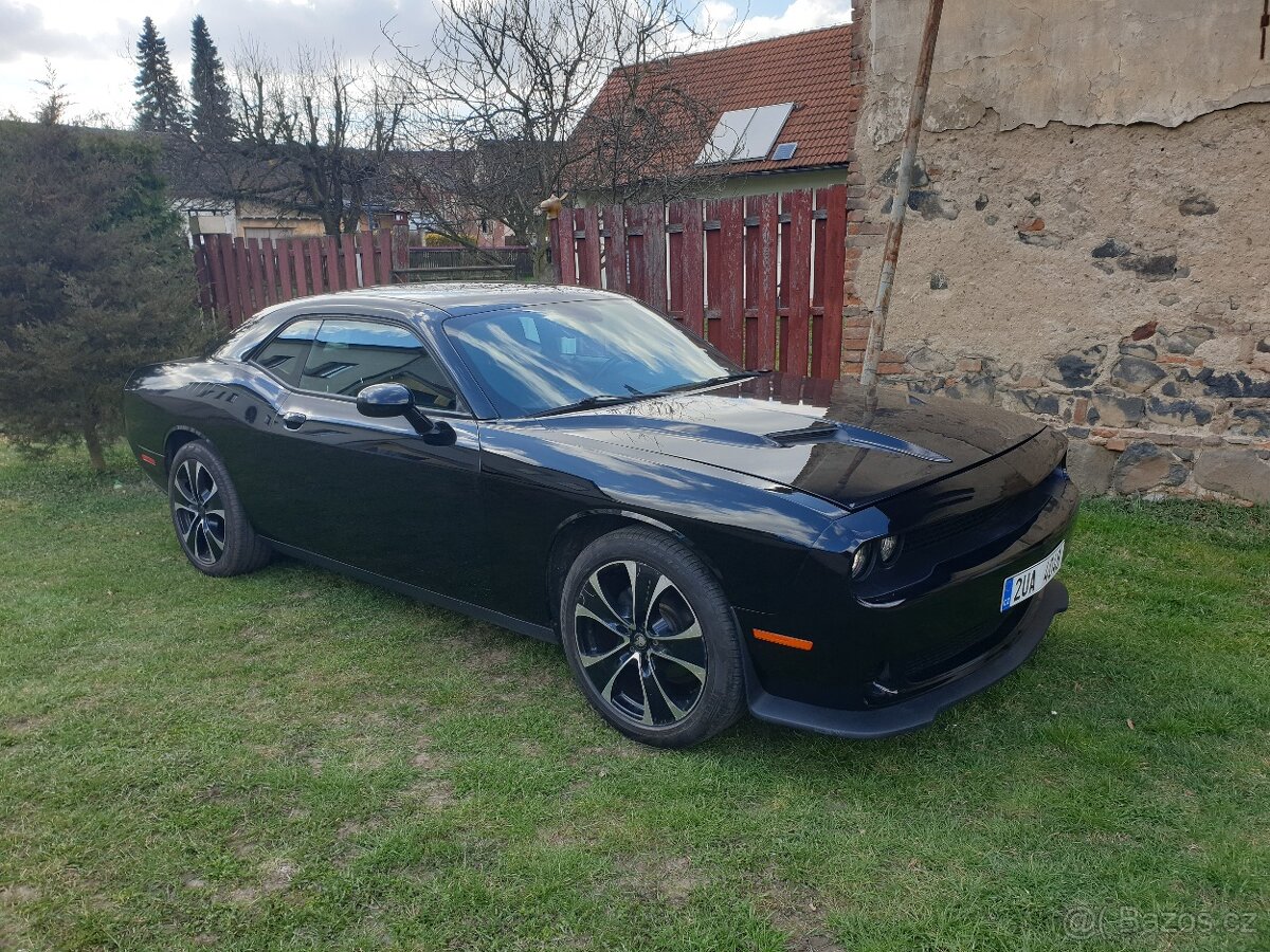 Dodge Challenger - 2