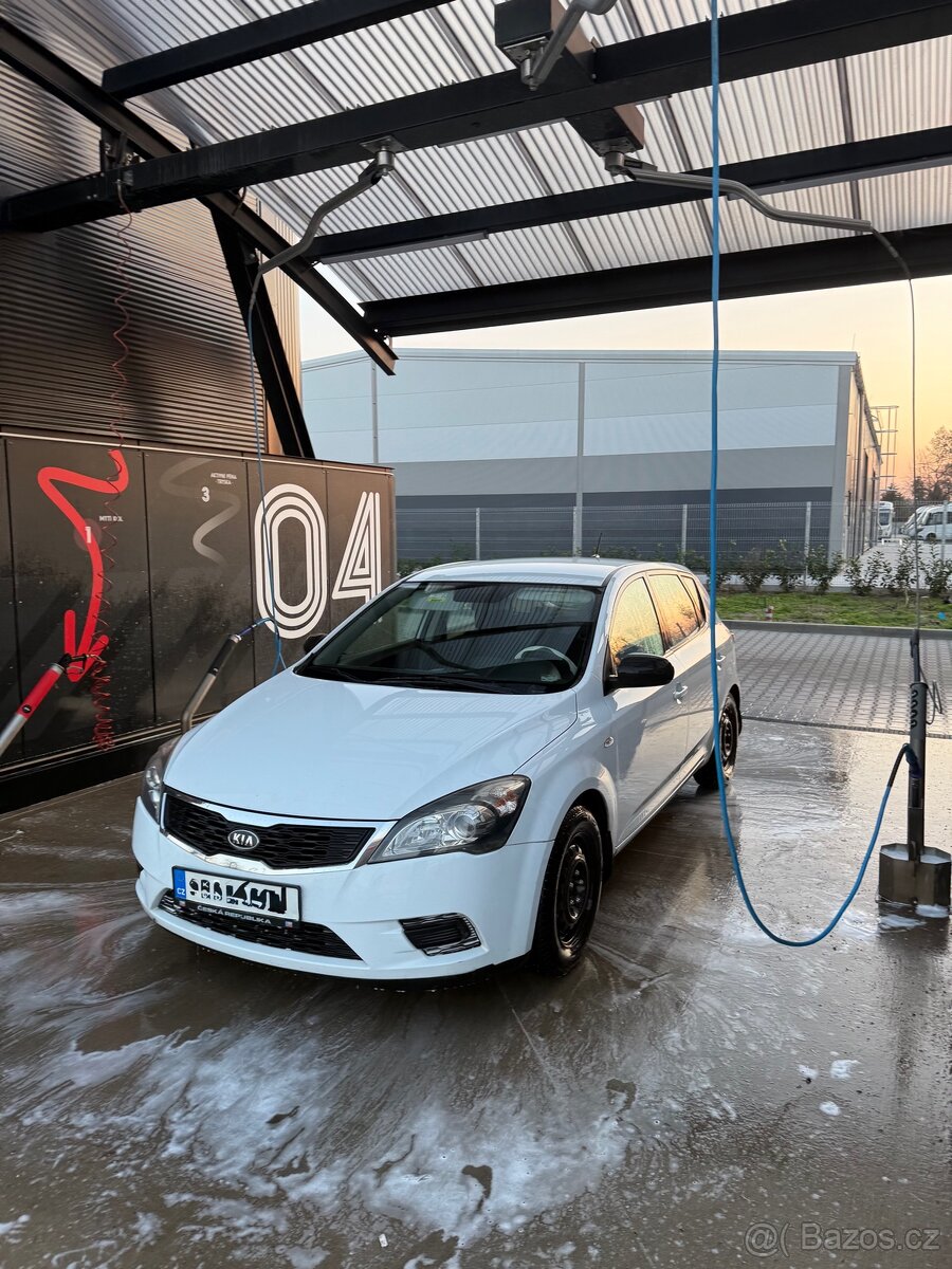 Kia Cee'd 1.4 2010 - 2