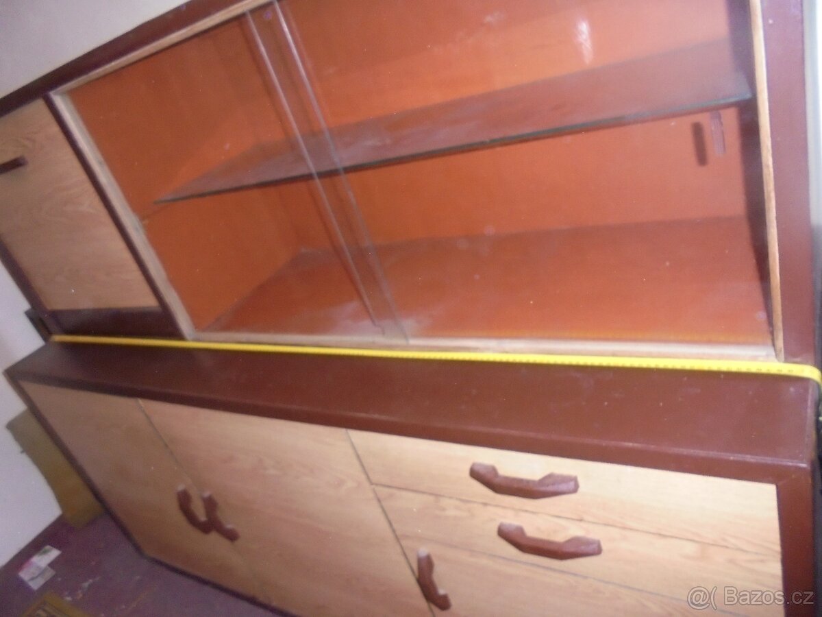 Starý kredenc masiv - 2