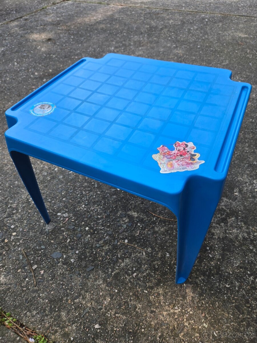 plastový stůl - 2