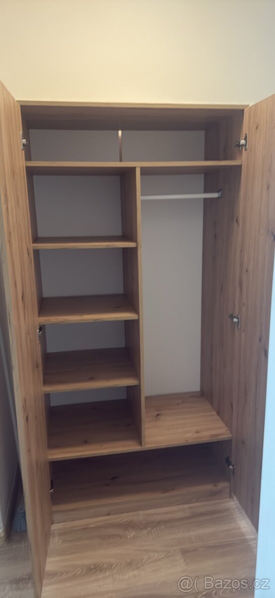 Šatní skříň - 2