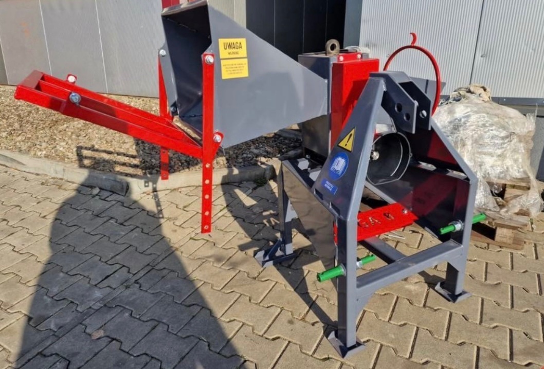 Špalikovač větví na traktor - 2