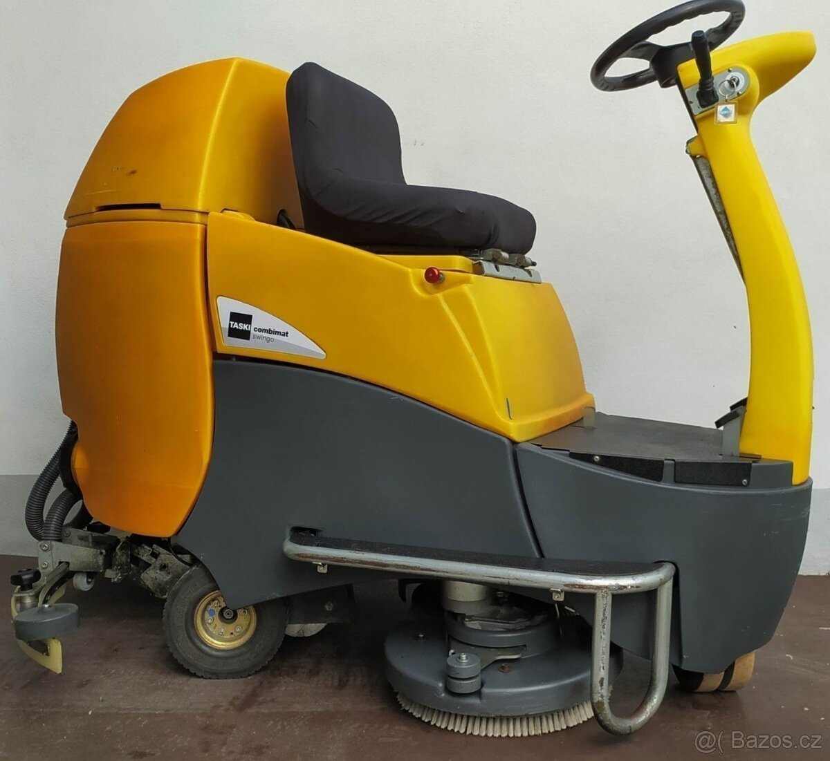 Podlahový mycí stroj Taski Swingo 3500 - 2