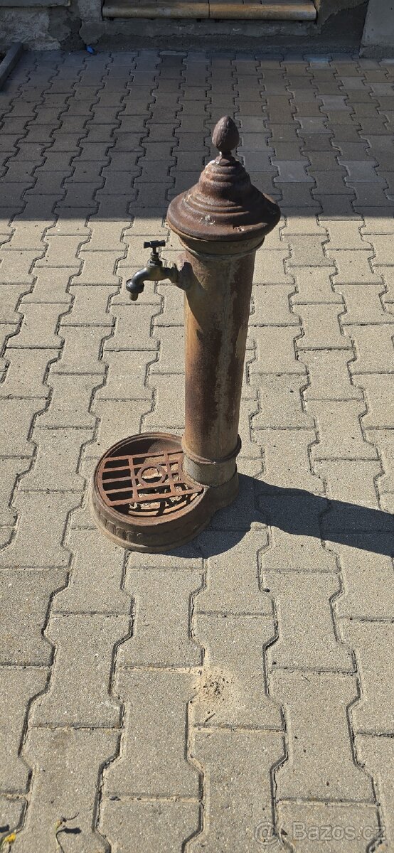 Litinové pítko - zahradní pumpa - 2