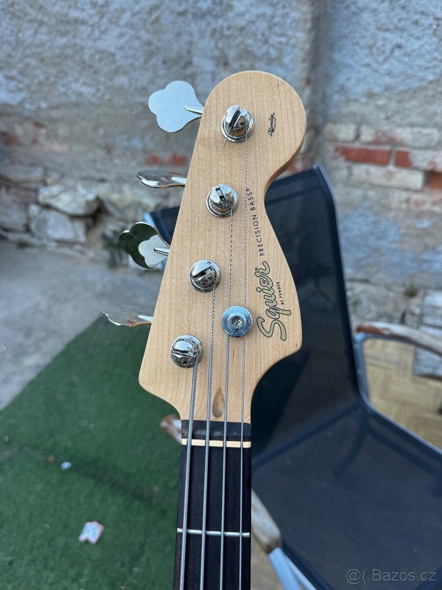Baskytara Fender Precision - 2