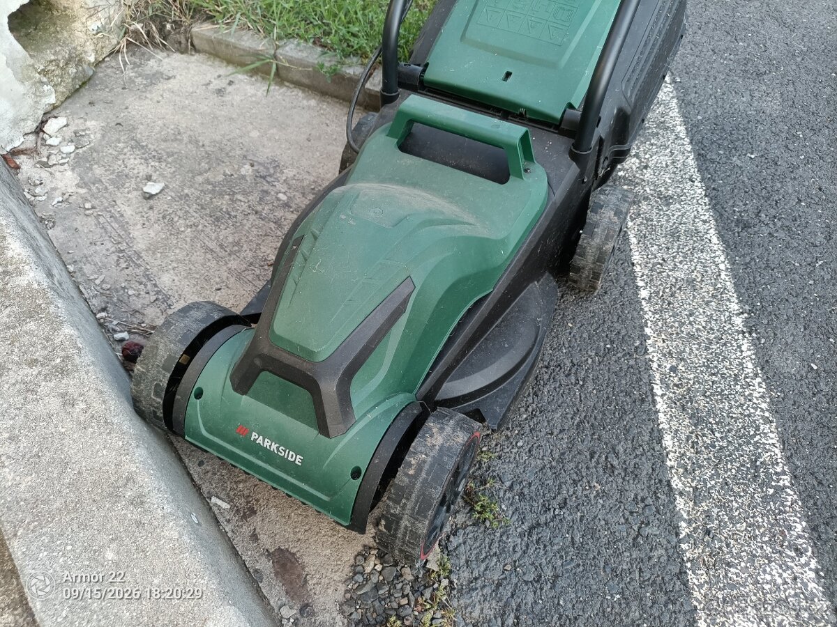 Prodám sekačku na trávu Parkside - 2