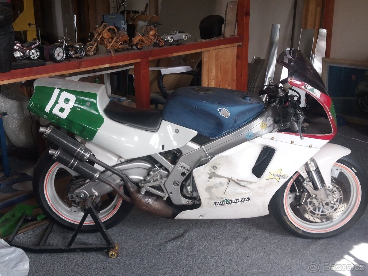 Suzuki RGV 250 - 2