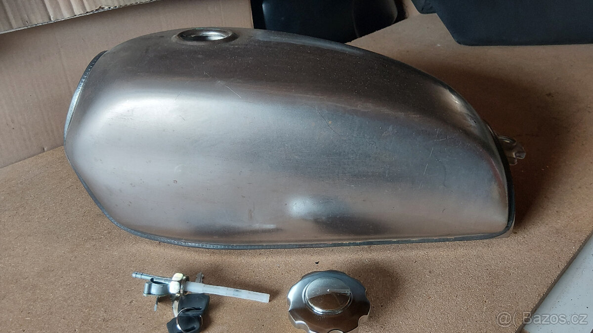 Nová custom nádrž - stavba - 2