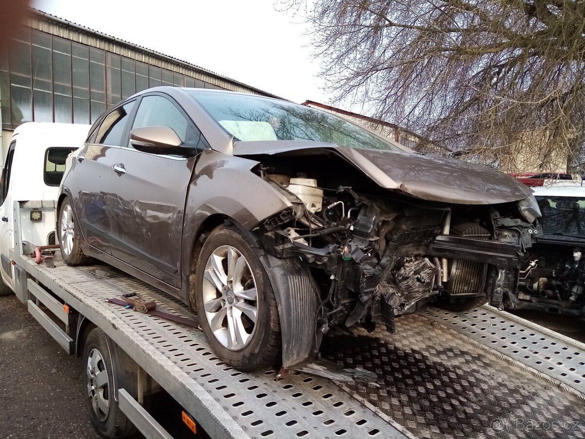Hyundai i30 1,6crdi 81kW,r.v.2014 - 2