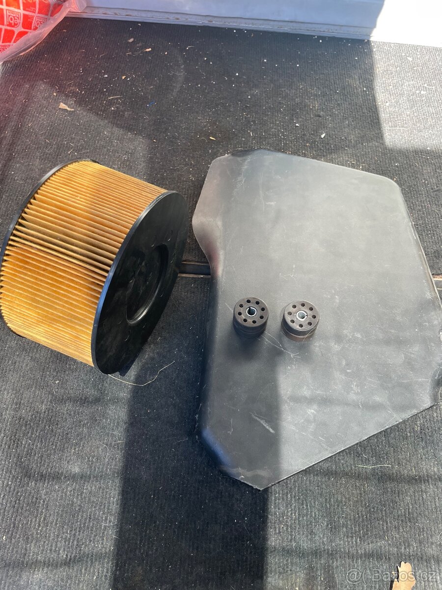 Kryt filtrboxu a vzduchový filtr - 2