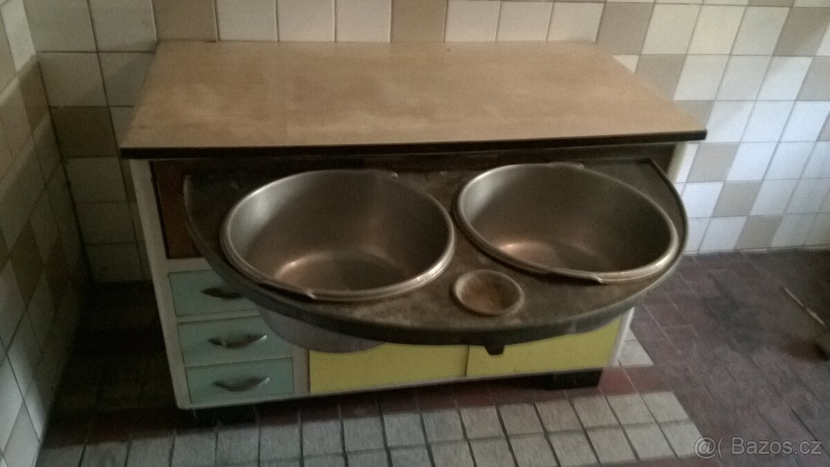 Dřez - Pomyvací stůl - 2