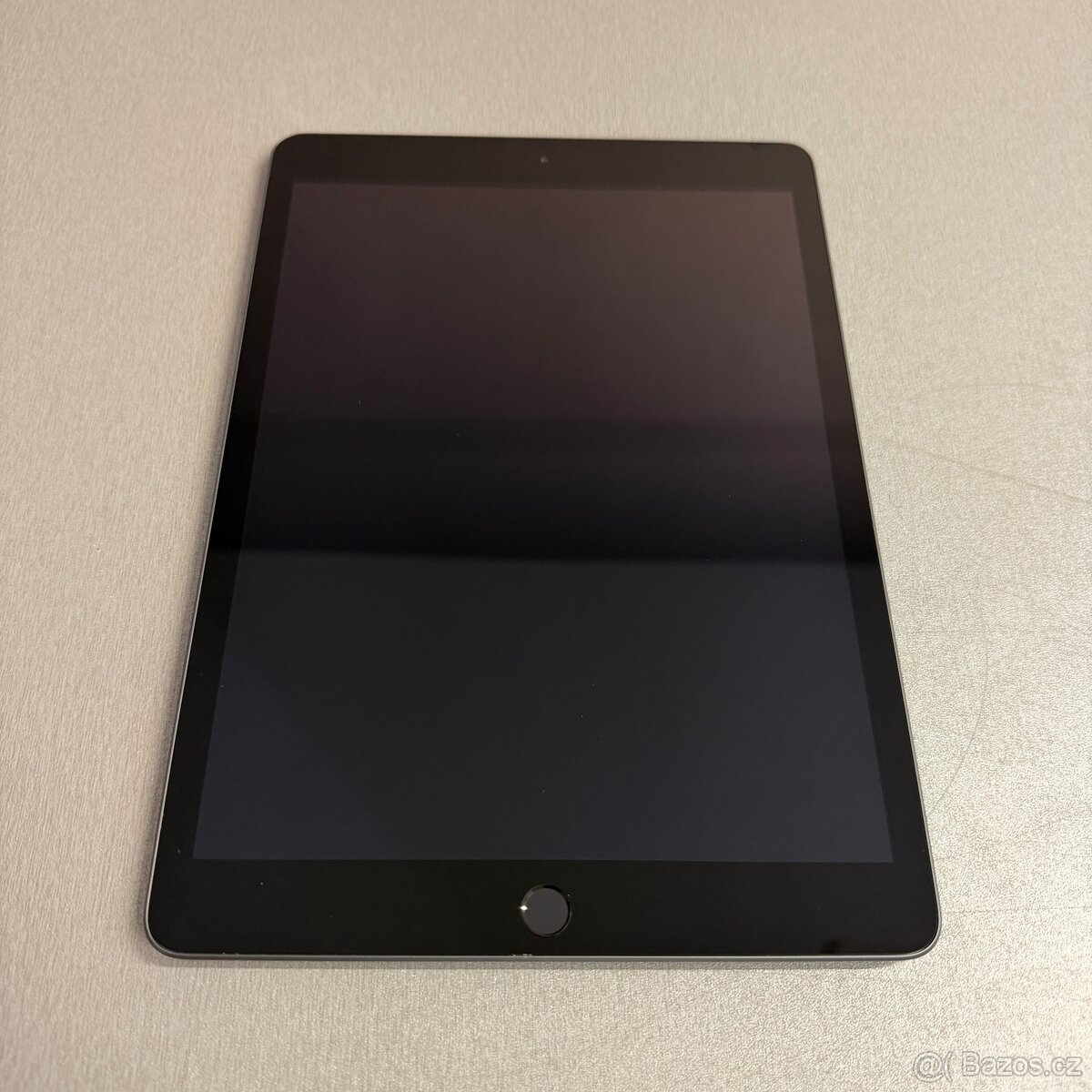 iPad 8 (2020) 32GB wifi, pěkný stav, 12 měsíců záruka - 2