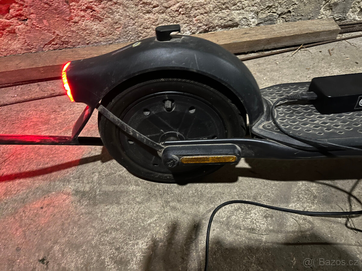 Elektrická koloběžka Ninebot KickScooter F2 Pro E by Segway - 2