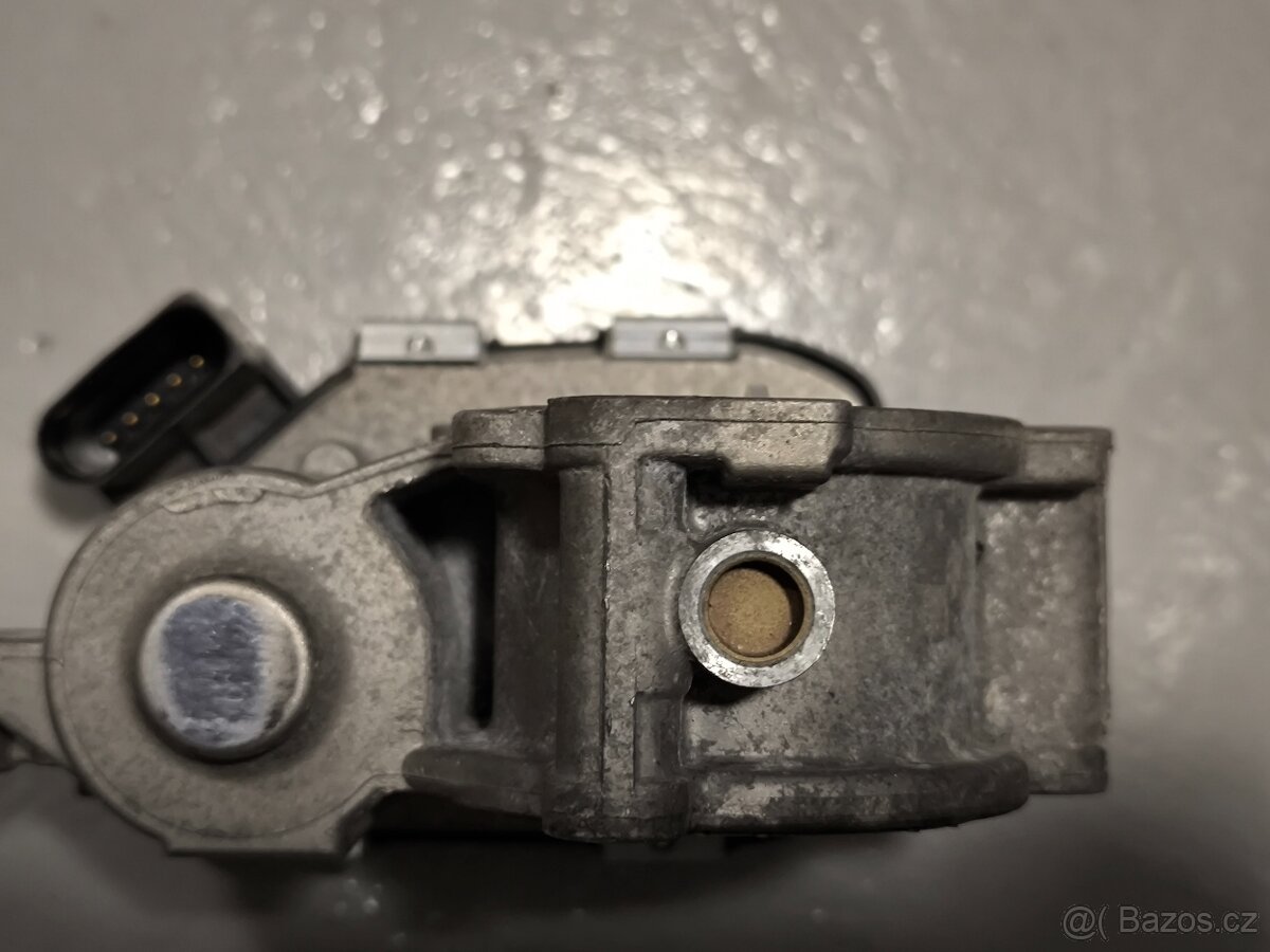 ŠKRTÍCÍ KLAPKA 04B128063K - 2