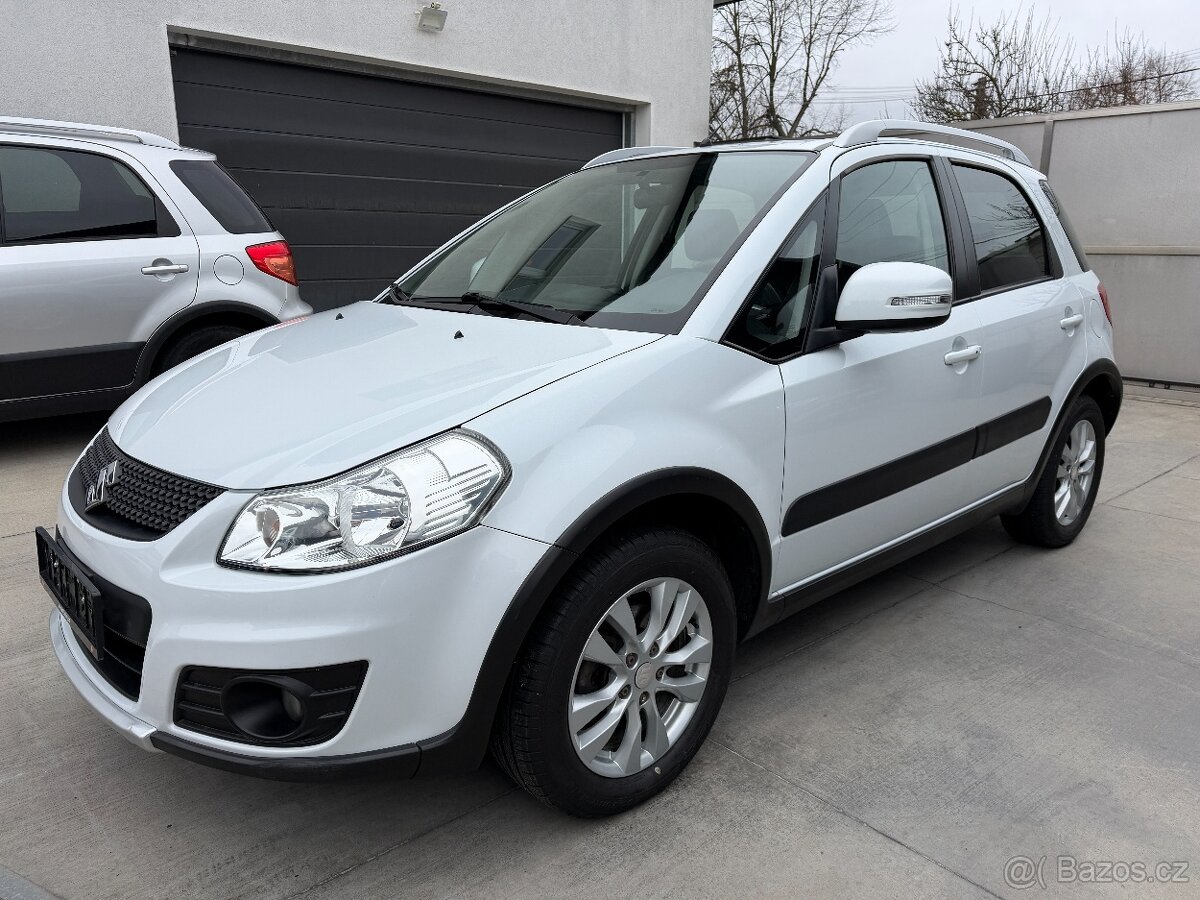 SUZUKI SX4 1.6i 88KW 4X4 BÍLÁ PERLEŤ NAVI TAŽNÉ VYHŘ.SED. - 2