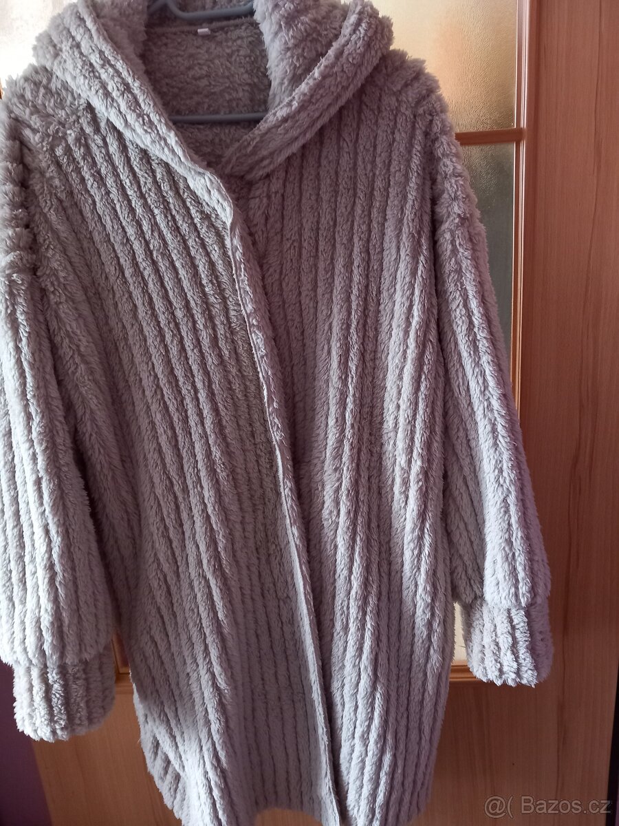 Pěkný teplý svetr na zip v. XL - 2