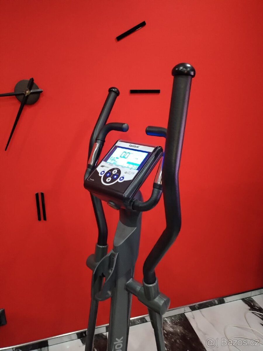 Eliptický trenažér Reebok+podložka - 2