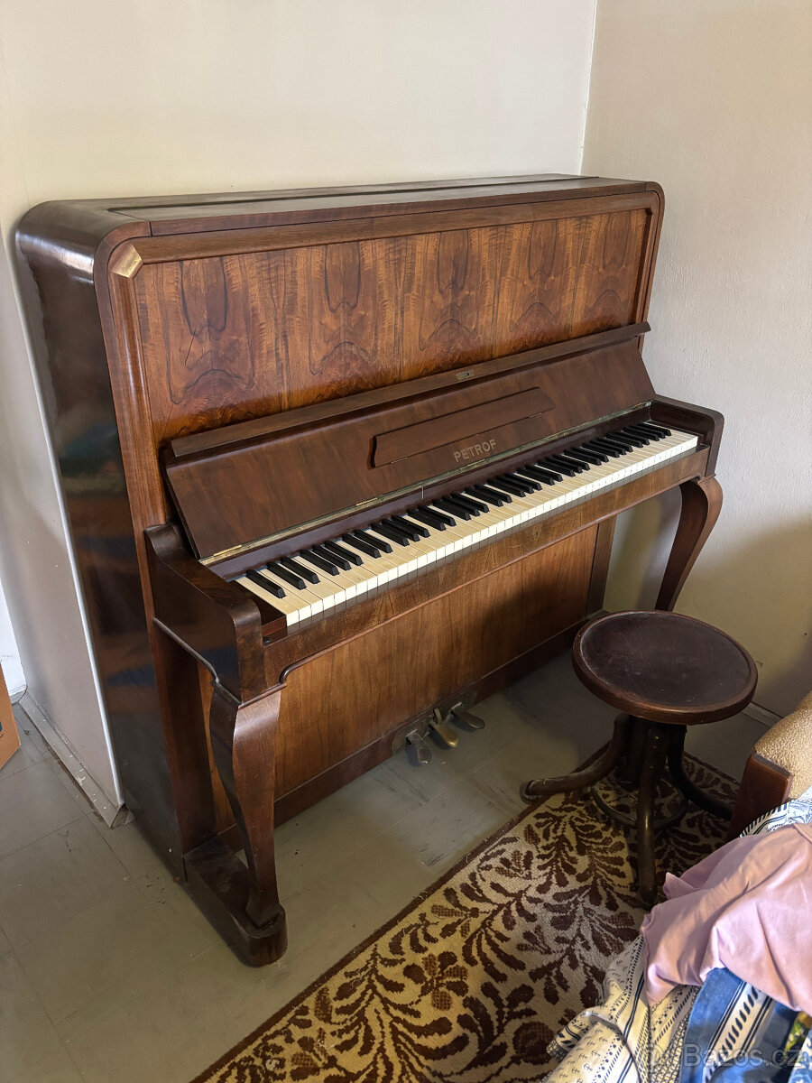 KLAVÍR PETROF - 2