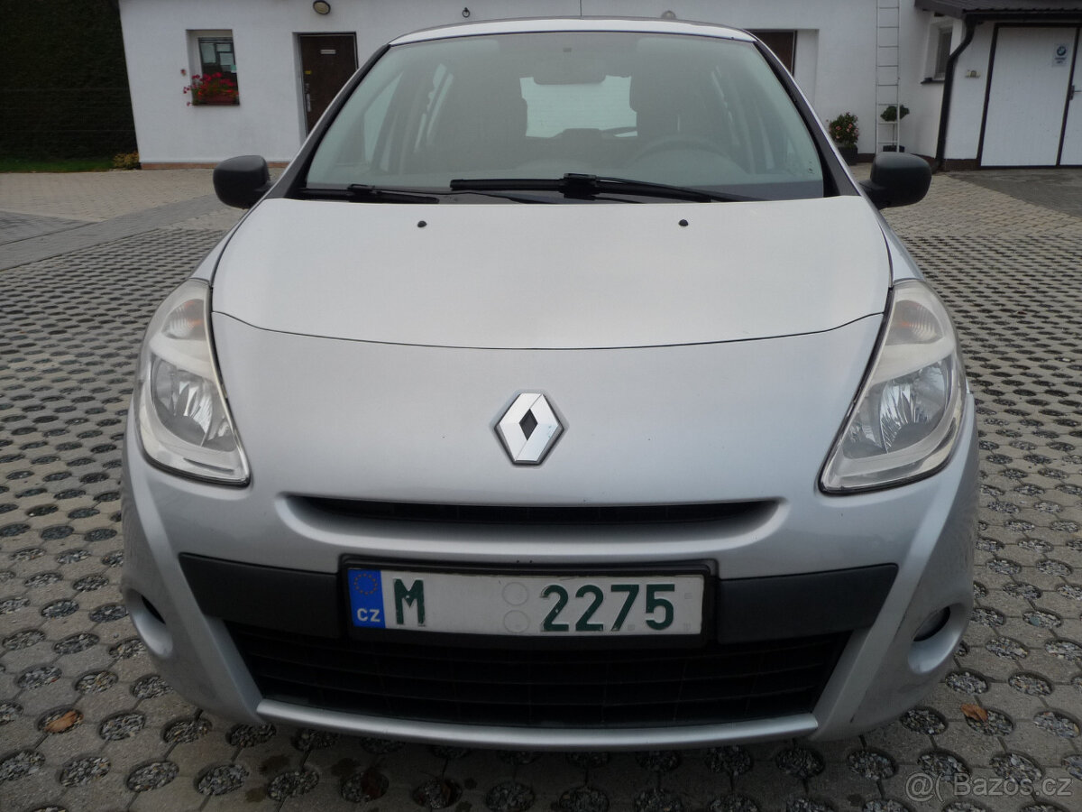 Renault Clio 1.5Dci comfort po 1.majiteli a po STK a Servise - 2