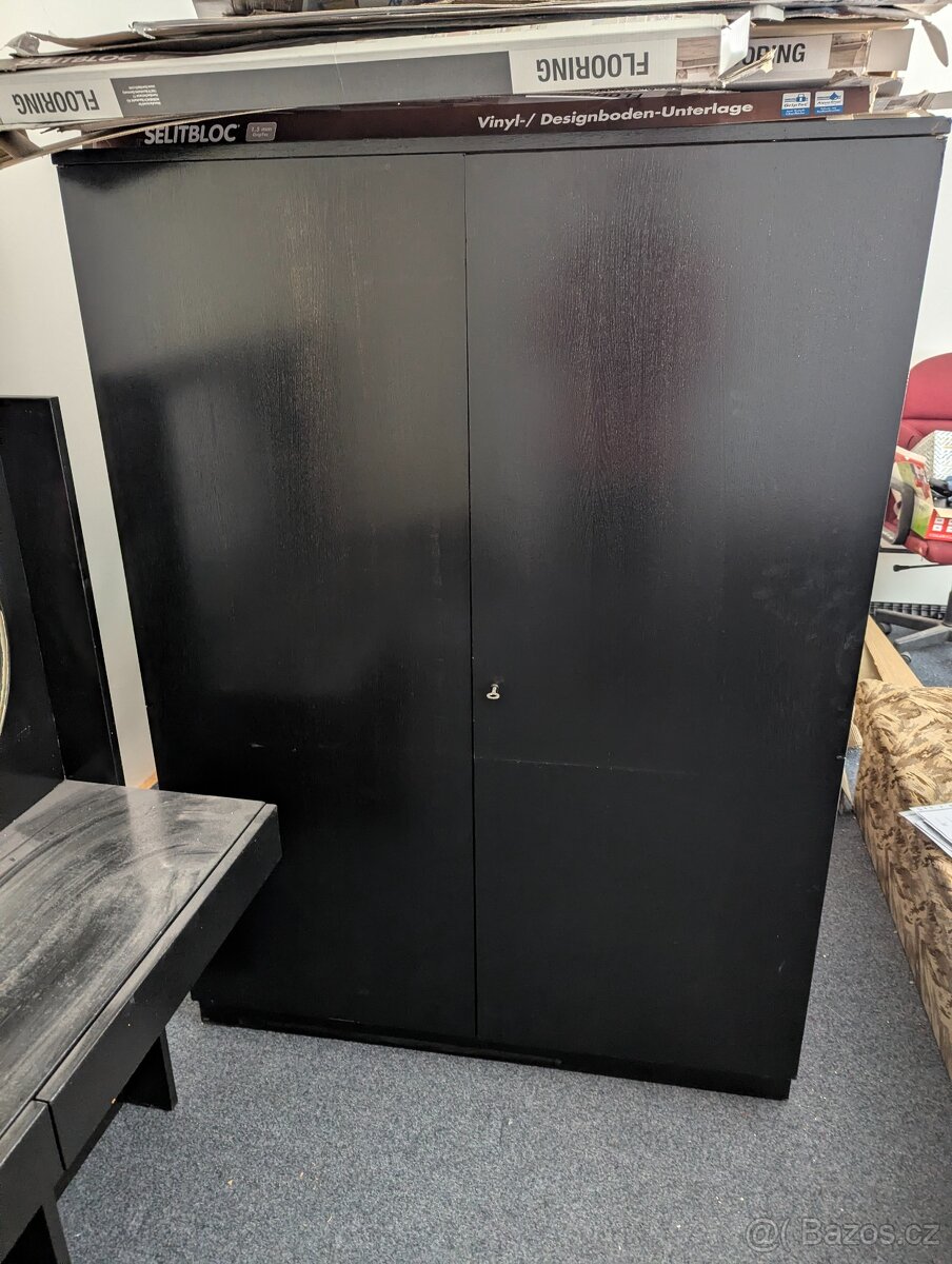 starší skříně - pevné - 2