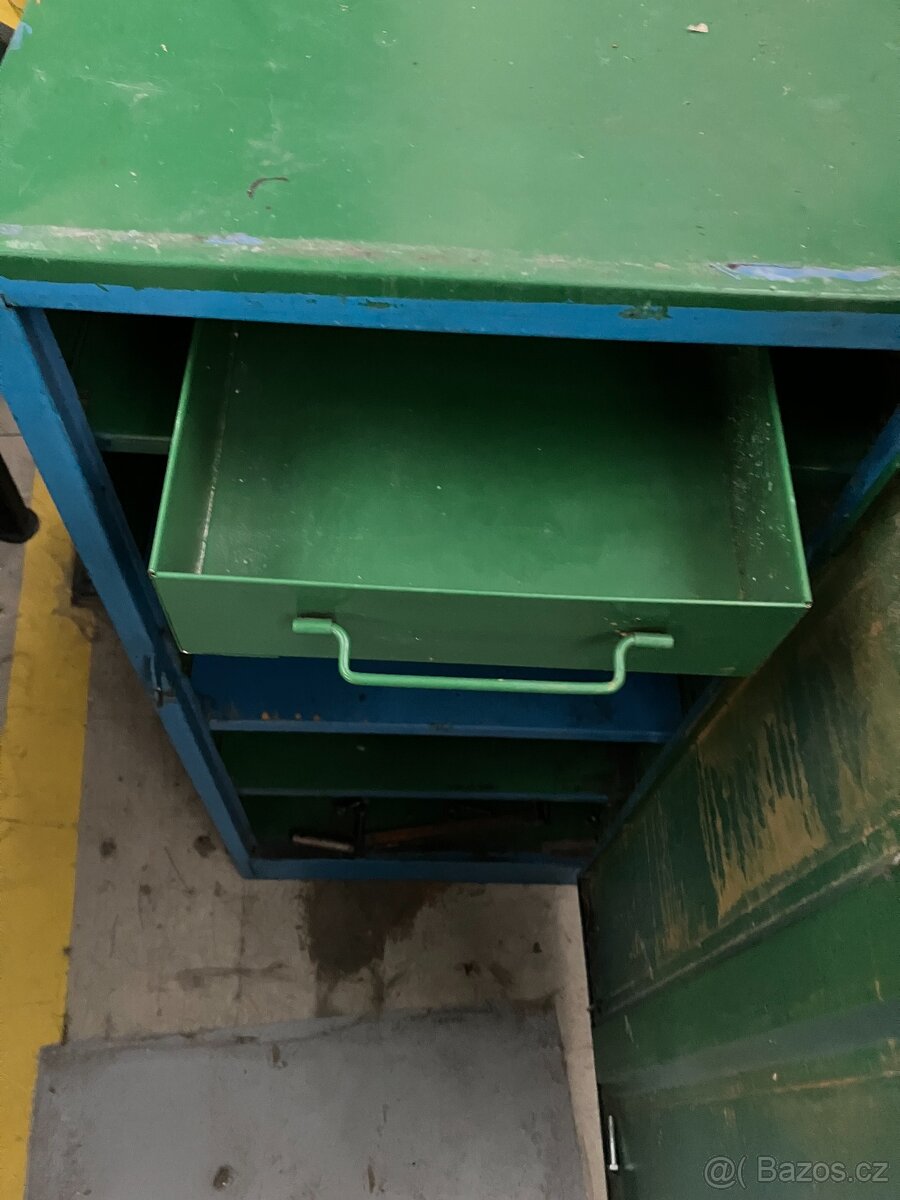 Modrá plechová skříňka se šuplíky - 2