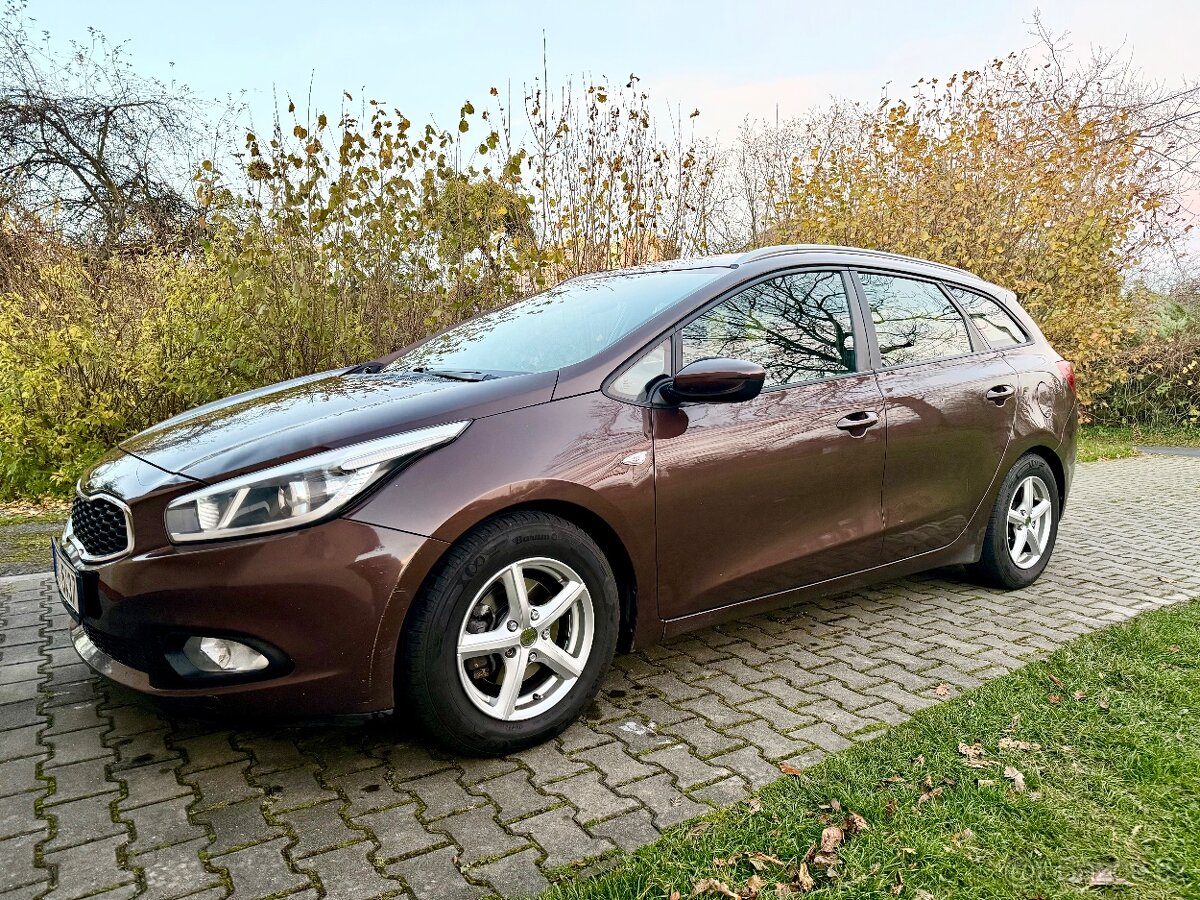 Kia Ceed, 2013, 1.4 CRDi 66kW, klima, nové STK, Tažné - 2