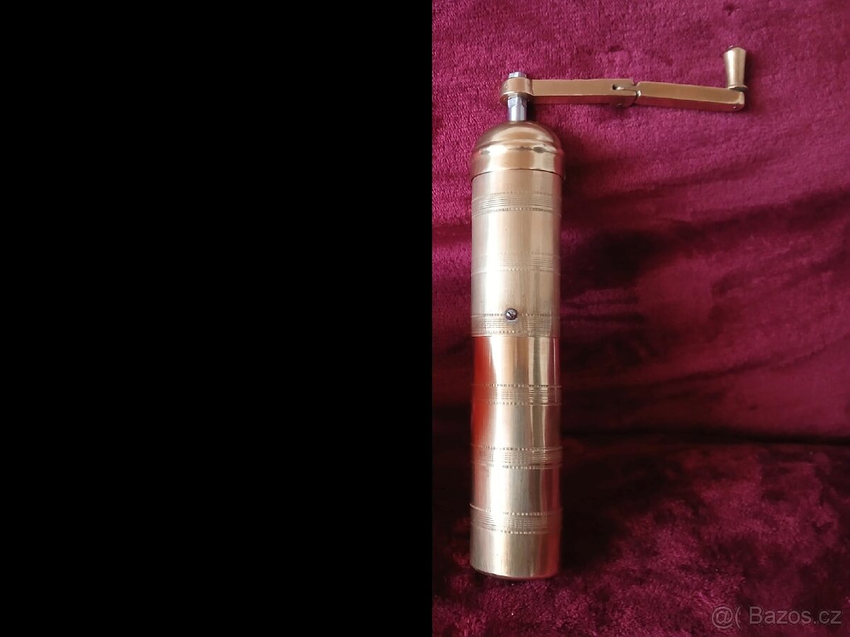 Mosazný mlýnek na kávu - 2