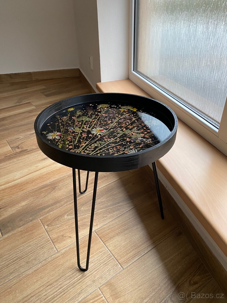 Stoleček s epoxidovou pryskyřicí - 2