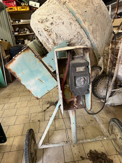 Prodej míchačky na maltu v Hr.Králové. - 2