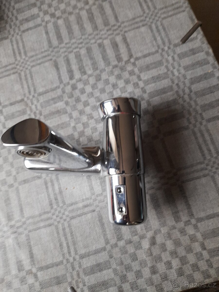 Prodám dřezovou vodovodní baterii s bateriovým napájením - 2