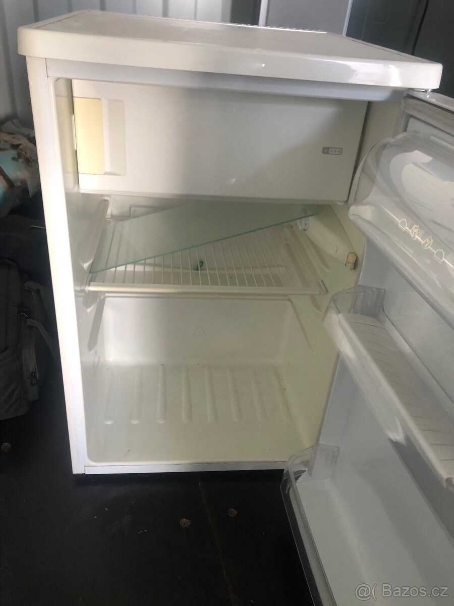 Malá lednice s mrazákem Zanussi - 2