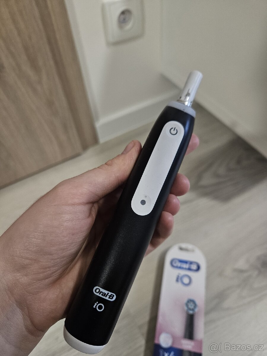 Elektricky kartacek Oral-B iO + nahradni hlavice - 2