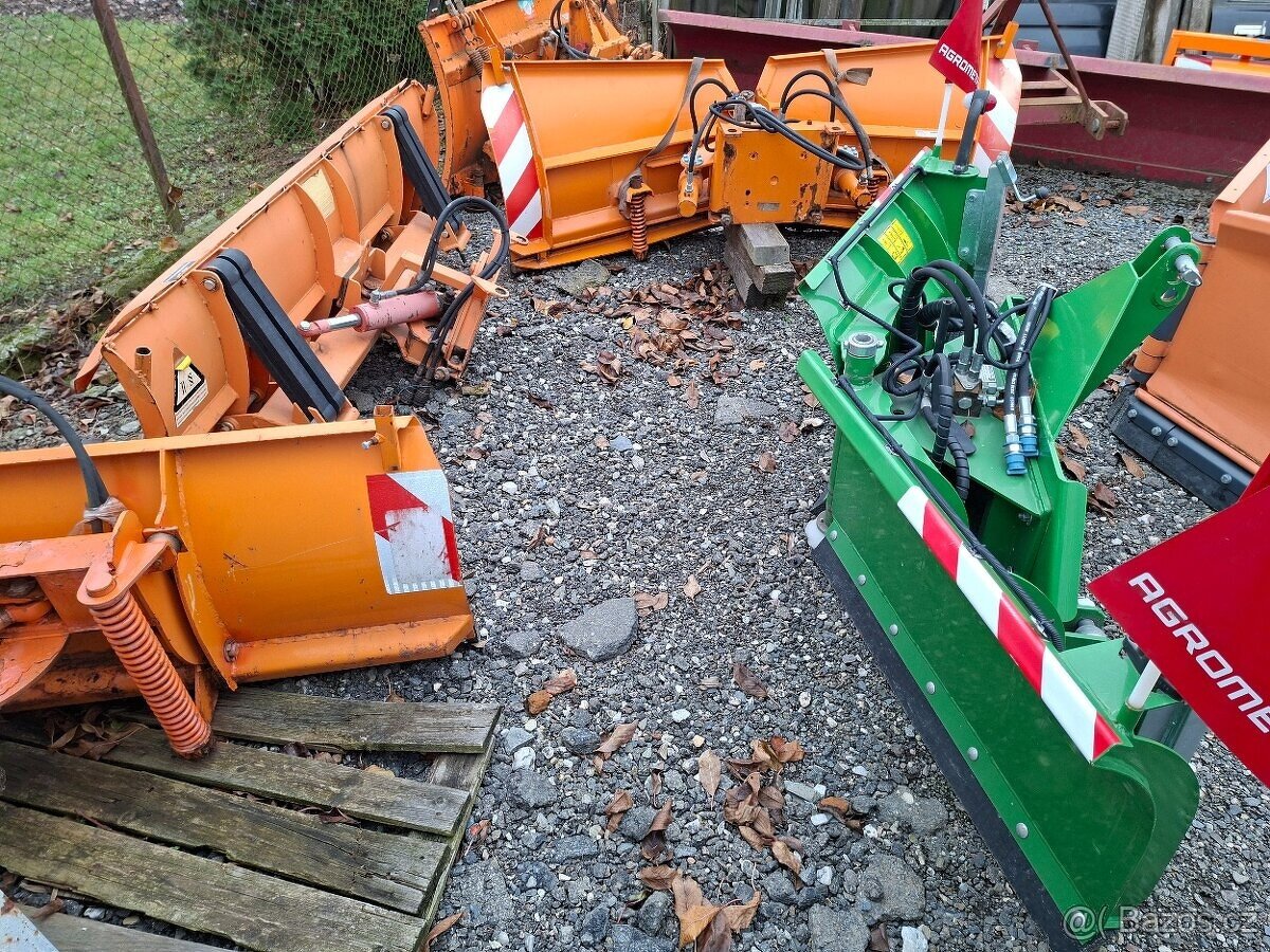 Traktorová šípová radlice do tříbodu Agrometall SR-M 2000 - 2