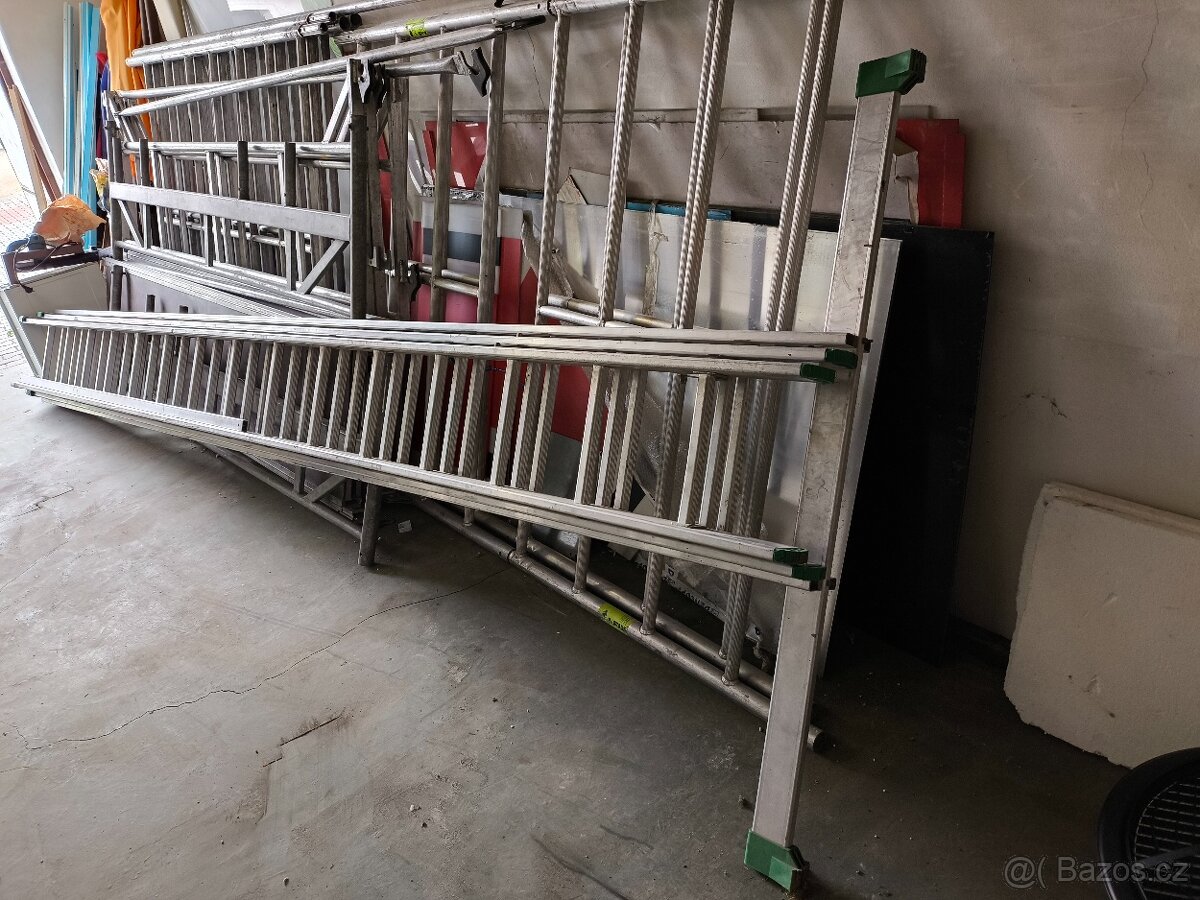 Kvalitní duralovy zebrik, skladaci, vyska cca 12 m - 2