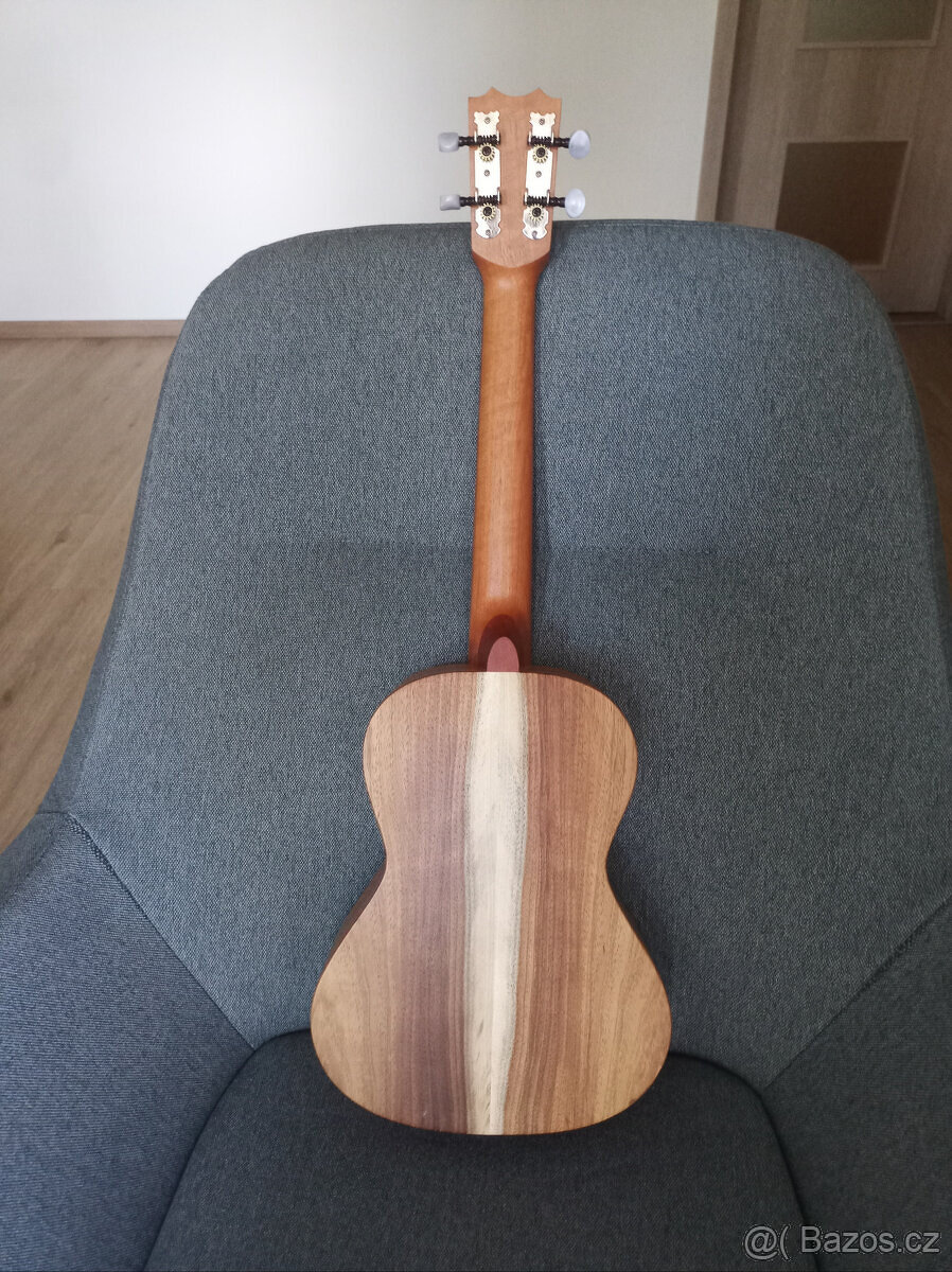 Prodám tenorové ukulele APC - 2