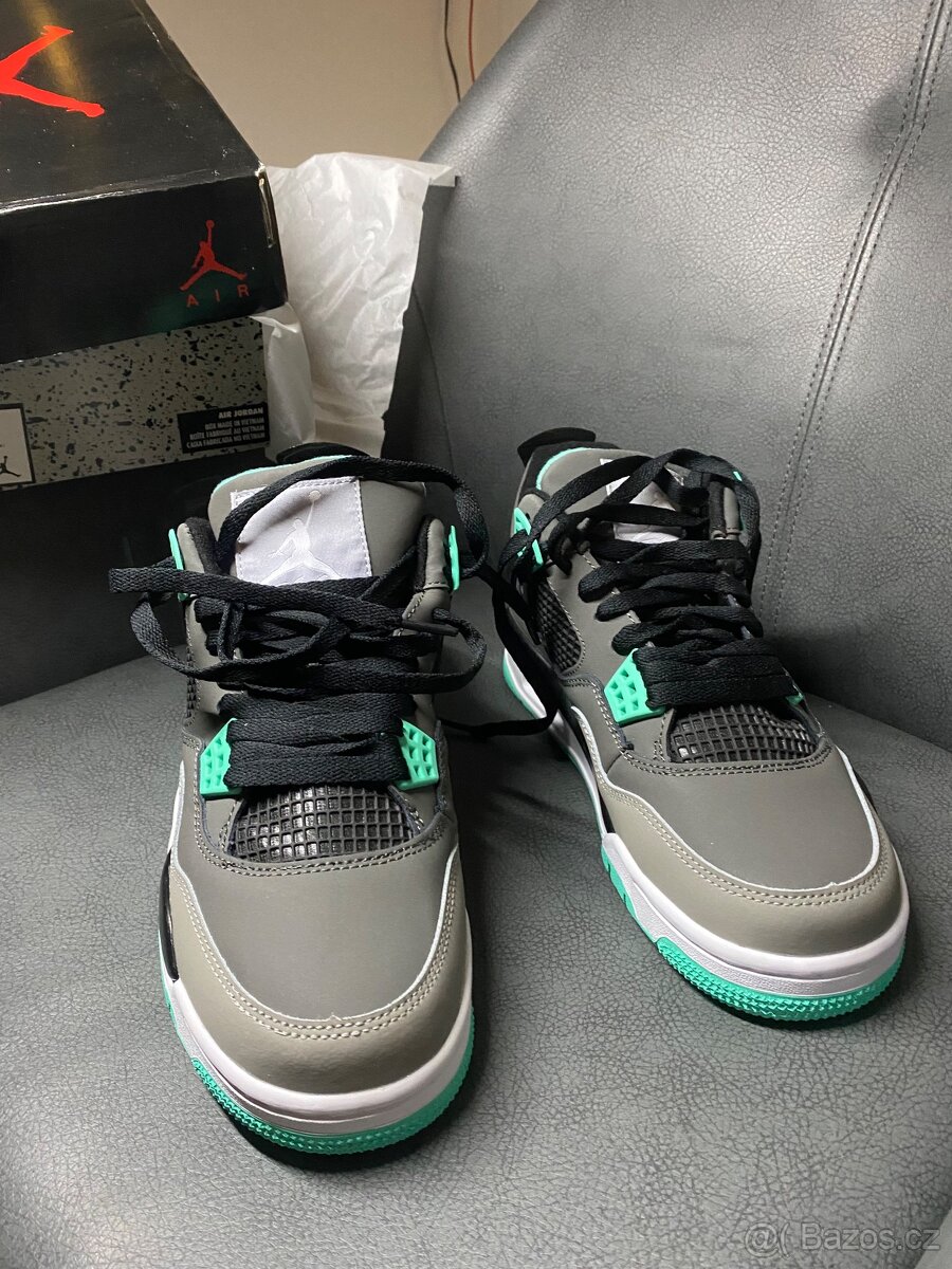 Nike Air Jordan 4 Retro "Green Glow" - 2