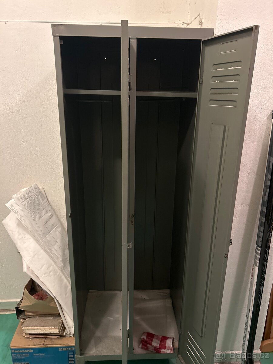 Plechové skříňky do šaten - 2