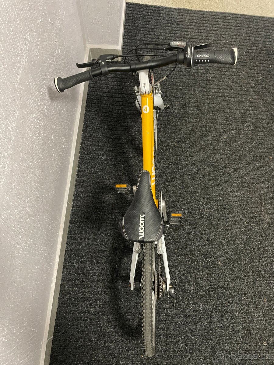 Woom 4 žluté se stojánkem - 2