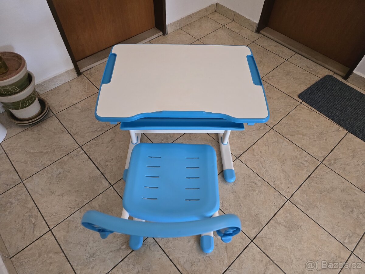 Dětský rostoucí stůl a židle. - 2