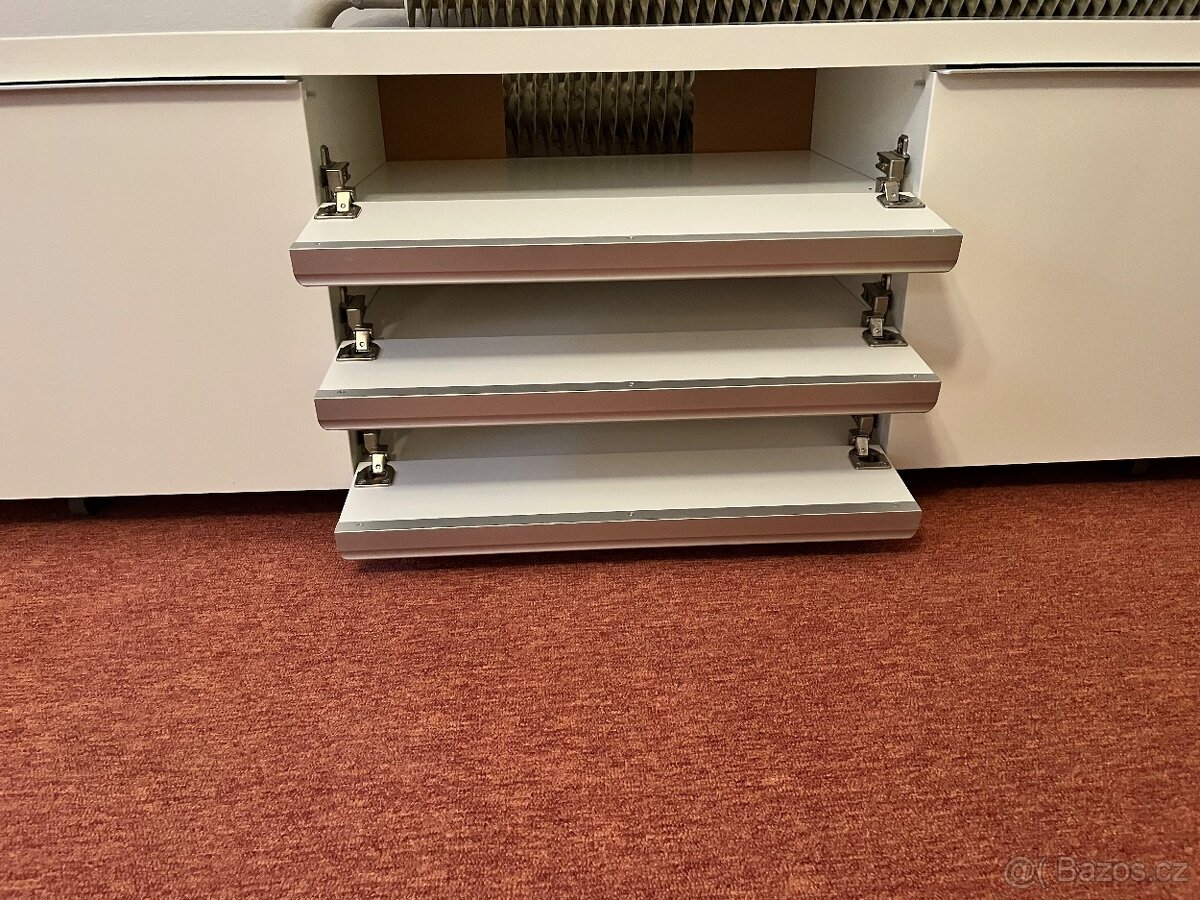 Skříň, psací stůl, konferenční stůl - 2