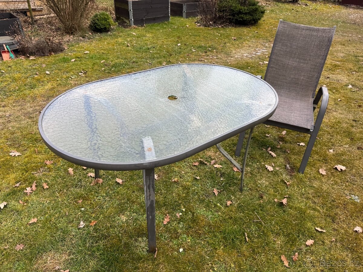 Zahradní stůl a židle - 2