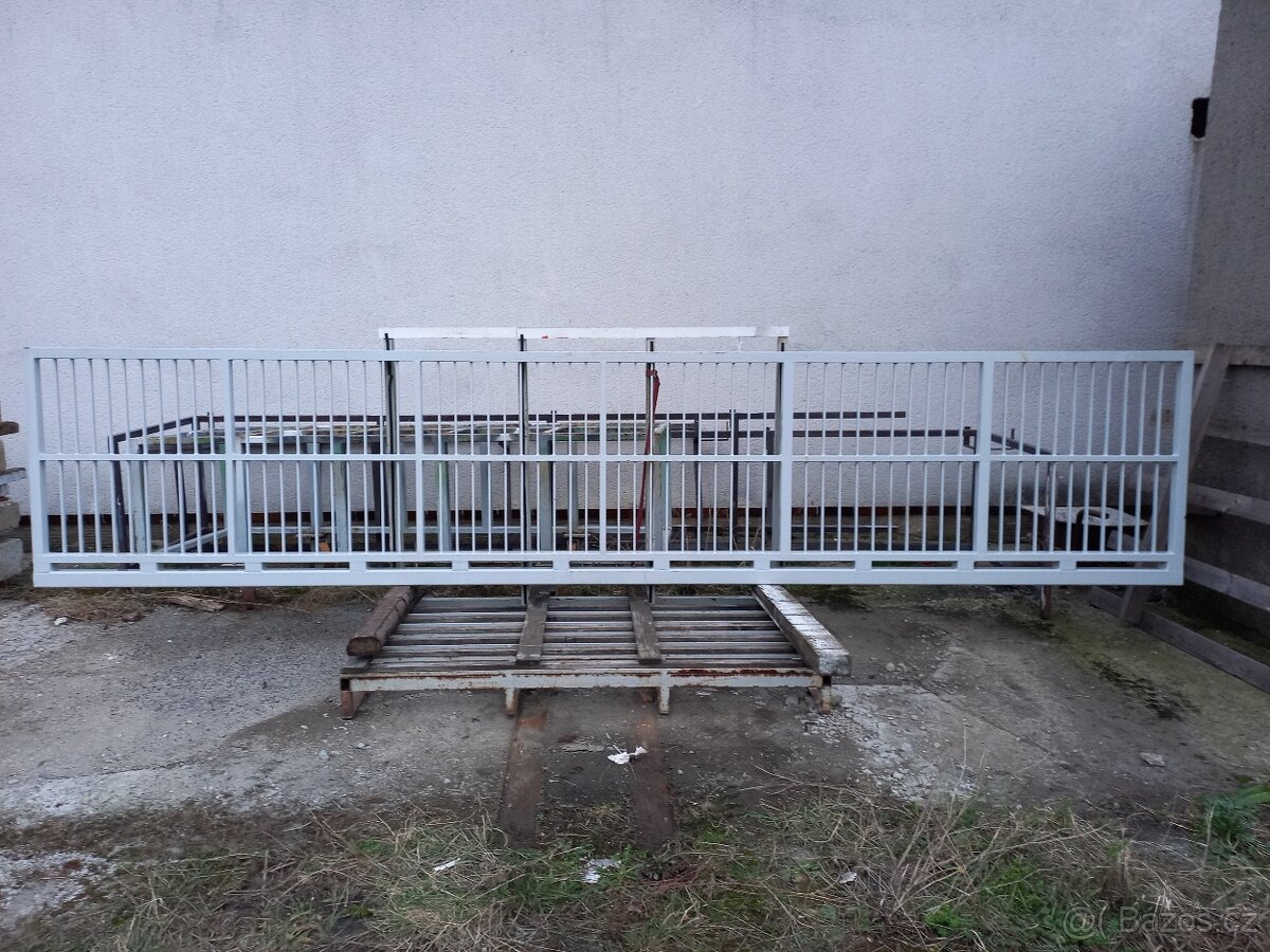 Posuvná ocelová brána - 2