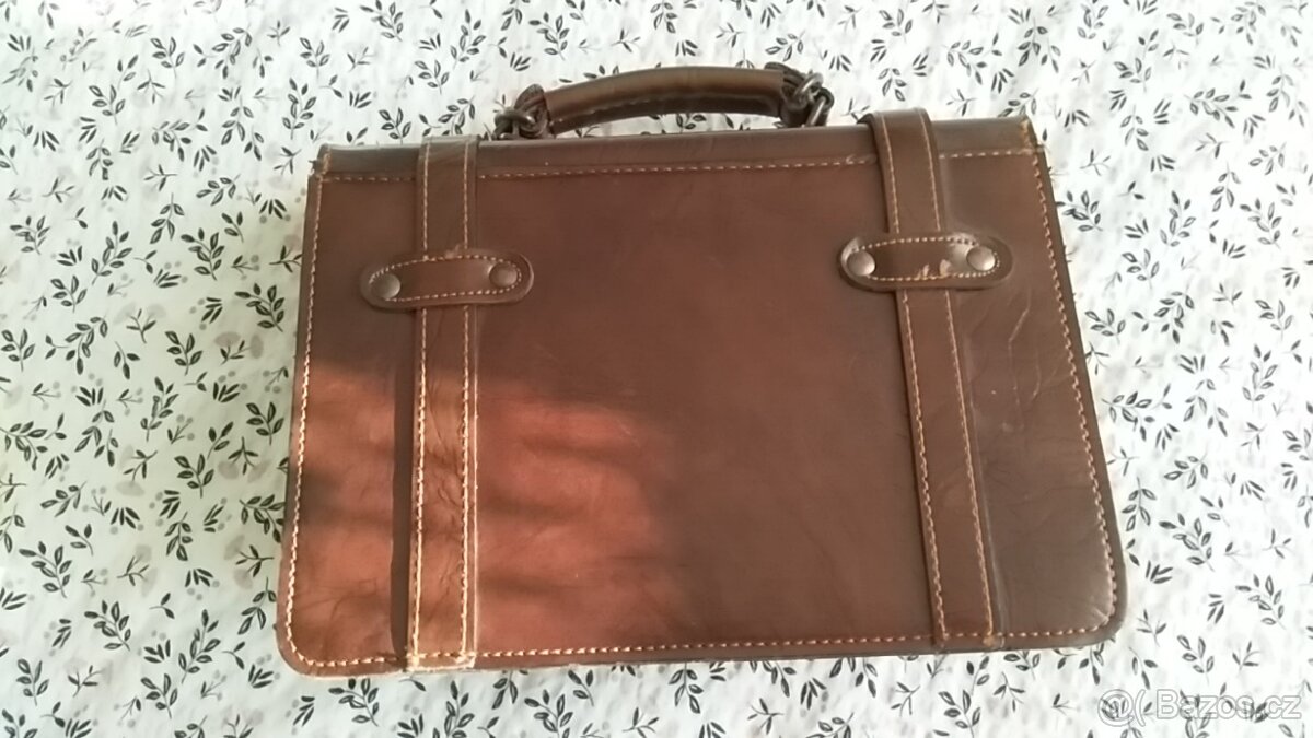 Dámská hnědá kožená kabelka typu kufřík - 2