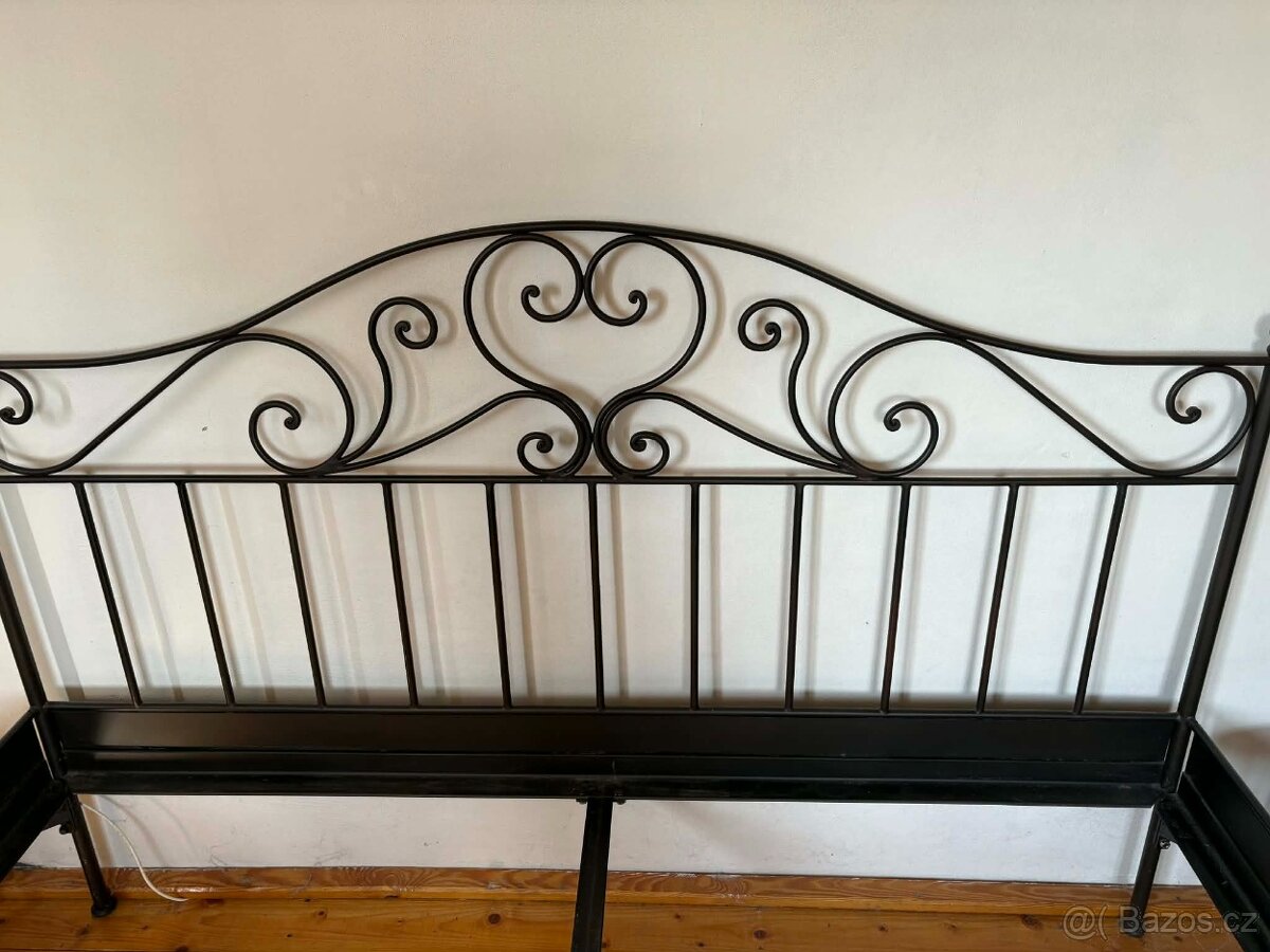 Kvalitní kovová postel - 2